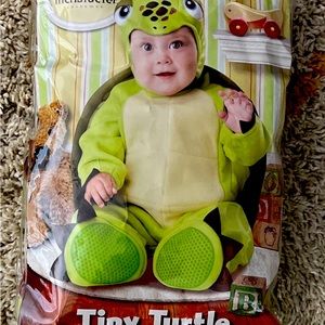 Tiny turtle costume for babies